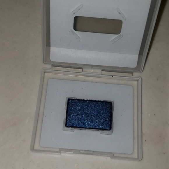 Makeup - Picture 2 of 3